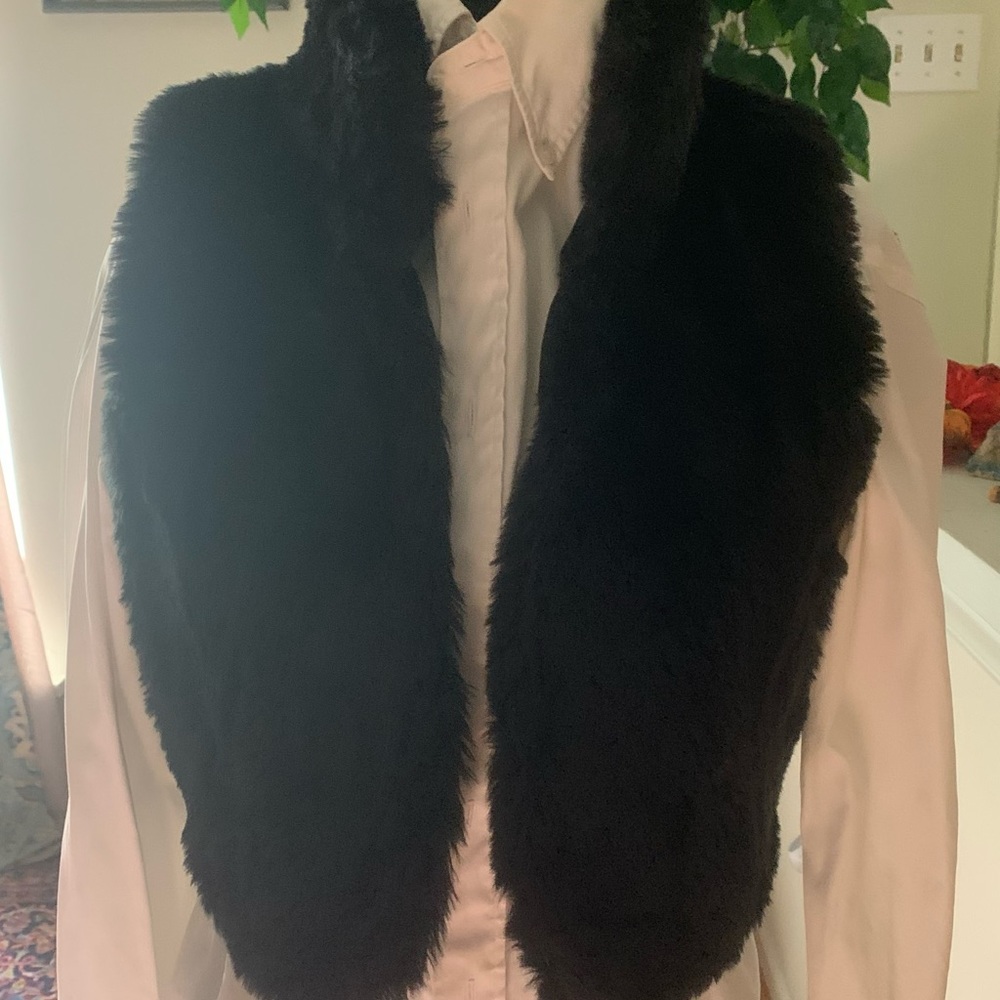 Vintage Black faux fur Daisy Fuentes shrug vest. Size L never worn